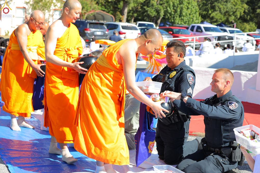 ภาพ No.284398:วันอาทิตย์ที่ 19 ตุลาคม พ.ศ.2568  พิธีทอดกฐินสามัคคี ณ วัดพระธรรมกายเท็กซัส สหรัฐอเมริกา