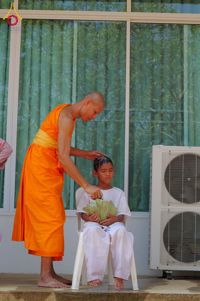 ภาพ No.319877:วันเสาร์ที่ 4 เมษายน พ.ศ.2569 พิธีตัดปอยผมและปลงผม พิธีขอขมาผู้ปกครองและมอบผ้าไตร พิธีบรรพชาและถวายบาตร ณ ศูนย์ปฏิบัติธรรมและศูนย์อบรมเยาวชนเพชรบุรี  ต.ท่าแลง อ.ท่ายาง จ.เพชรบุรี