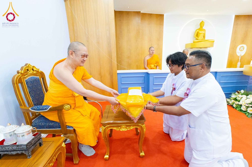 ภาพ No.313214:วันอาทิตย์ที่ 8 มีนาคม พ.ศ. 2569 พิธีสมโภชรูปเหมือนพระมงคลเทพมุนี (สด จนฺทสโร) และพิธีทอดผ้าป่าสามัคคีเพื่อสร้างวิหารพระมงคลเทพมุนี ณ วัดพุทธเคปทาวน์ ประเทศแอฟริกาใต้