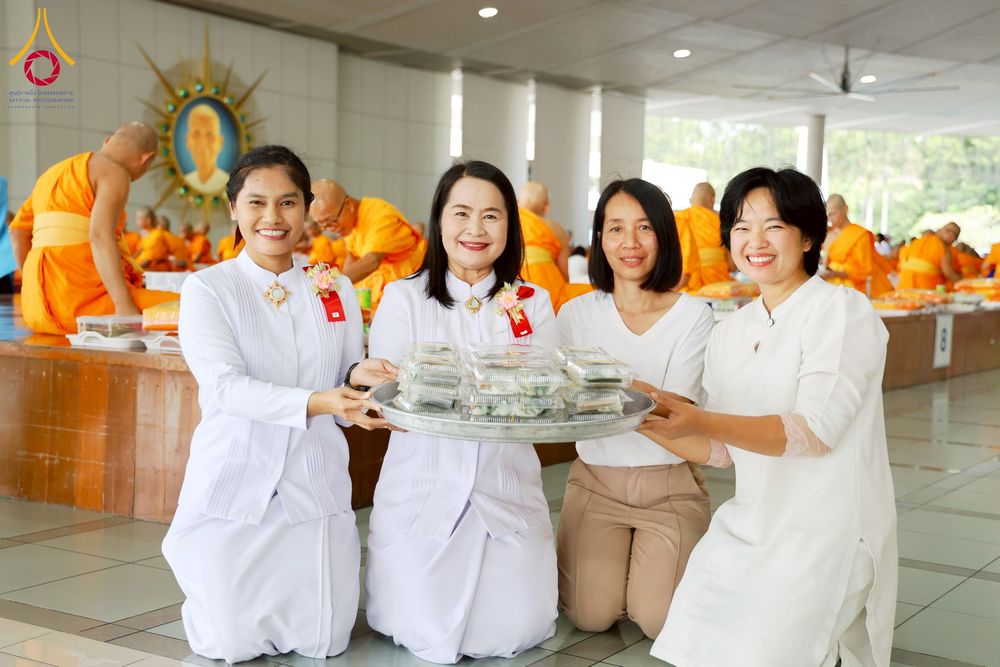 ภาพ No.263026:วันที่ 21 ตุลาคม พ.ศ. 2568 (วันพระ แรม 14 ค่ำ เดือน 11) พิธีบุพเปตพลี ครั้งที่ 171 ร่วมอุทิศบุญแด่หมู่ญาติที่ล่วงลับไปแล้ว และสืบทอดอายุพระพุทธศาสนา ณ หอฉันคุณยายอาจารย์ฯ วัดพระธรรมกาย