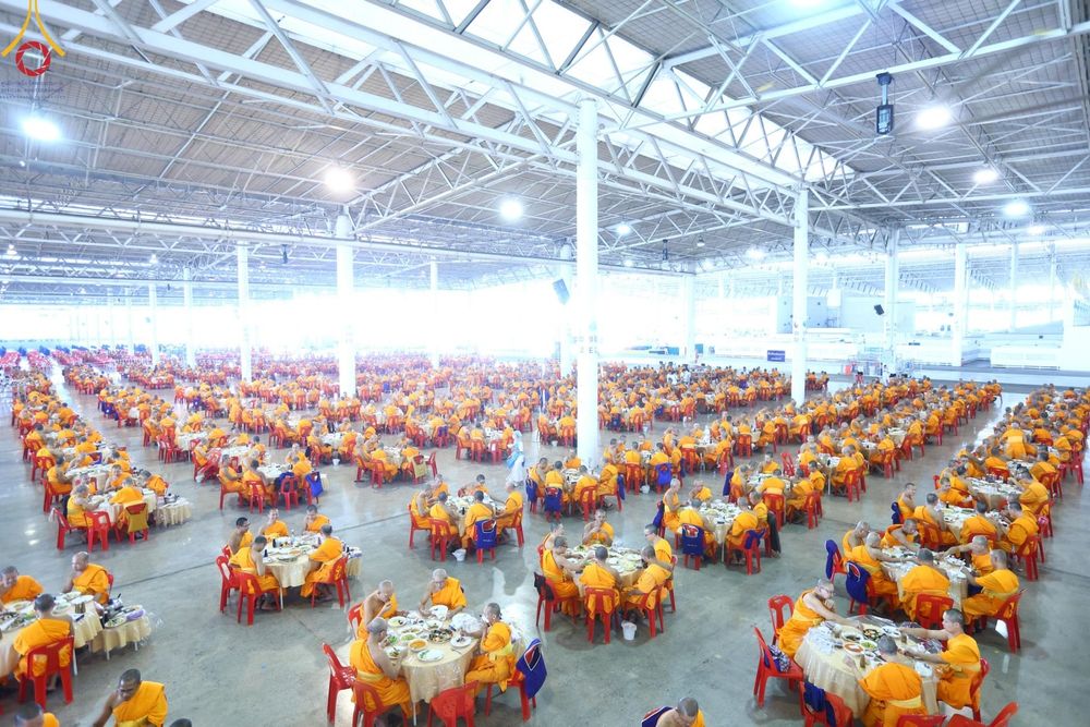 ภาพ No.161008:พิธีถวายภัตตาหารเมนูสวรรค์ ในพรรษาแห่งการเข้าถึงธรรม วันที่ 10 ตุลาคม พ.ศ. 2567 ณ สภาธรรมกายสากล วัดพระธรรมกาย