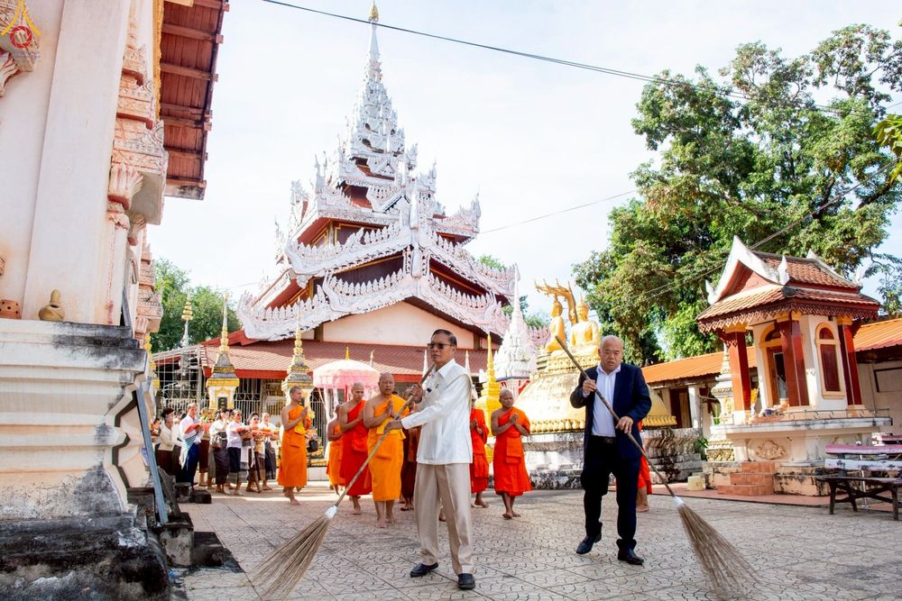 ภาพ No.271723:วันอาทิตย์ที่ 26 ตุลาคม พ.ศ. 2568 กฐินสมทบวัดต่างประเทศ โดยคณะศิษยานุศิษย์ บูชาธรรม 81 ปี  หลวงพ่อธัมมชโย ณ วัดสีอัมพอน นครเวียงจันทน์ สปป.ลาว