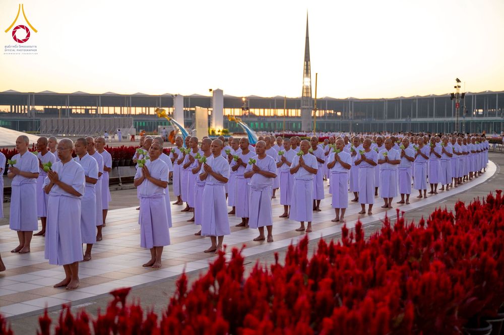 ภาพ No.276588:วันเสาร์ที่ 6 ธันวาคม  พ.ศ. 2568 พิธีเวียนประทักษิณและพิธีวันทาเจดีย์ โครงการอุปสมบทบูชาธรรมมหาปูชนียาจารย์ ประจำปี พ.ศ.2568 โครงการบวชพระนานาชาติ AEC และ WAB รุ่น CEO (นักบริหาร) รุ่นที่ 5 ณ มหาธรรมกายเจดีย์ วัดพระธรรมกาย