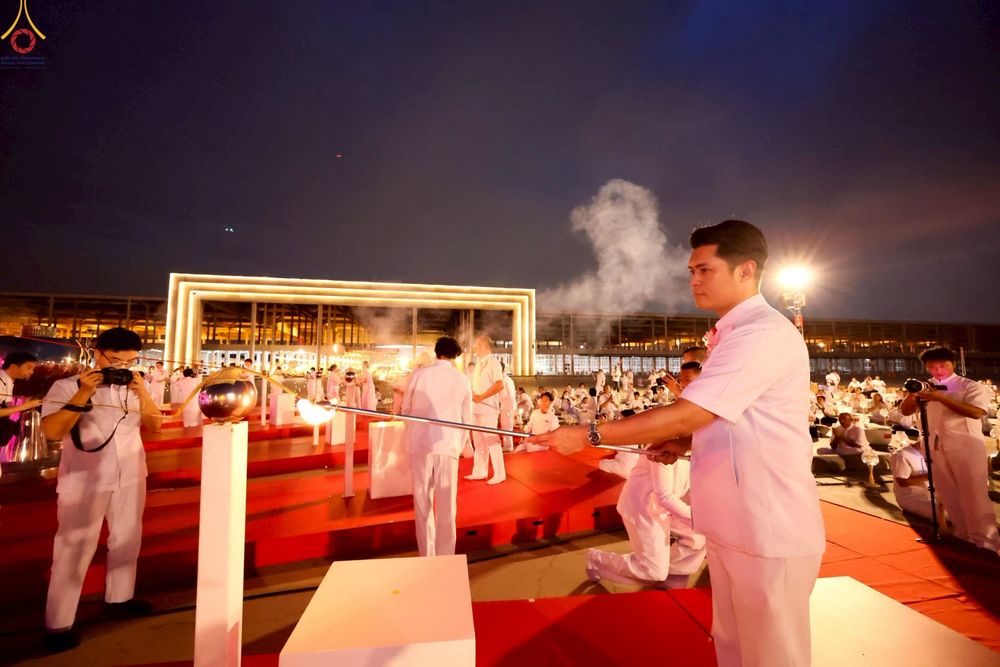 ภาพ No.253731:วันที่ 10 ตุลาคม พ.ศ. 2568 พิธีจุดประทีปบูชาพระผู้ปราบมาร, พิธีจุดประทีปบนพระมหาธรรมกายเจดีย์  20,000 ดวง เนื่องในวันคล้ายวันเกิดครบรอบ 141 ปี พระมงคลเทพมุนี (สด จนฺทสโร)