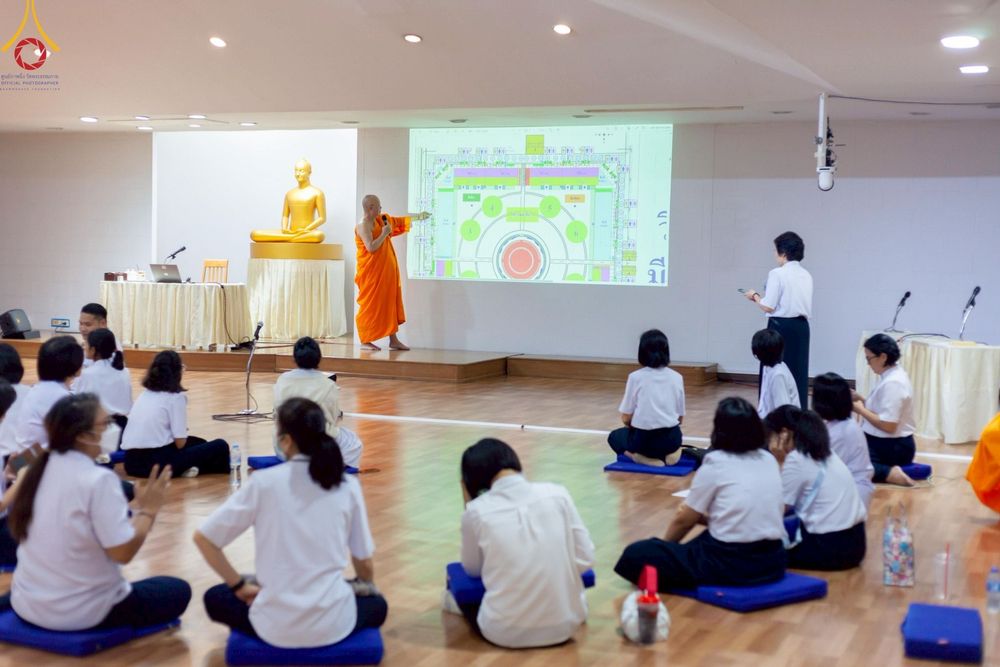 ภาพ No.214496:วันที่ 31 มีนาคม พ.ศ. 2568 ประชุมทีมงานการจัดถวายภัตตาหารพระ  เพื่องานวันถวายมหาสังฆทาน 40,000 กว่าวัด  วันคุ้มครองโลก ณ วัดพระธรรมกาย