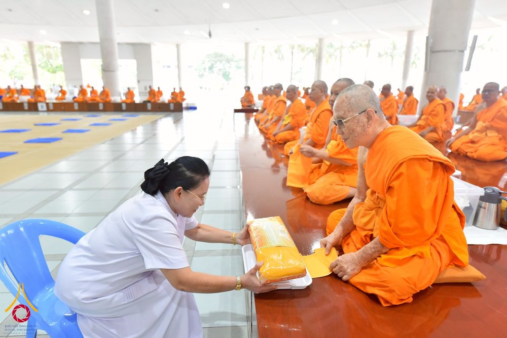 ภาพ No.267539:วันที่ 7 พฤศจิกายน พ.ศ. 2568 พสกนิกรอำเภอคลองหลวง รวมใจบำเพ็ญกุศลปัณรสมวาร (15 วัน) อุทิศถวายเป็นพระราชกุศลแด่ “สมเด็จพระพันปีหลวง” ณ วัดพระธรรมกาย