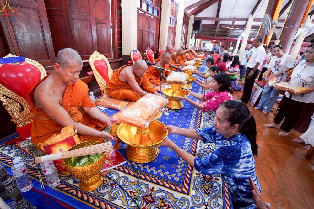 ภาพ No.253171:วันที่ 12 ตุลาคม พ.ศ. 2568 พิธีทอดกฐินสามัคคีทั่วไทย 30,000 วัด โดยคณะศิษยานุศิษย์ บูชาธรรม 81 ปี หลวงพ่อธัมมชโย ณ วัดโพธิ์  ต.โรงช้าง อ.มหาราช  จ.พระนครศรีอยุธยา