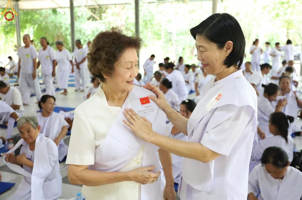 ภาพ No.152390:พิธีมอบสไบแก้ว โครงการอบรมอุบาสิกาแก้วจังหวัดบุรีรัมย์รุ่นที่ 1 วันที่ 6-8 กันยายน พ.ศ. 2567