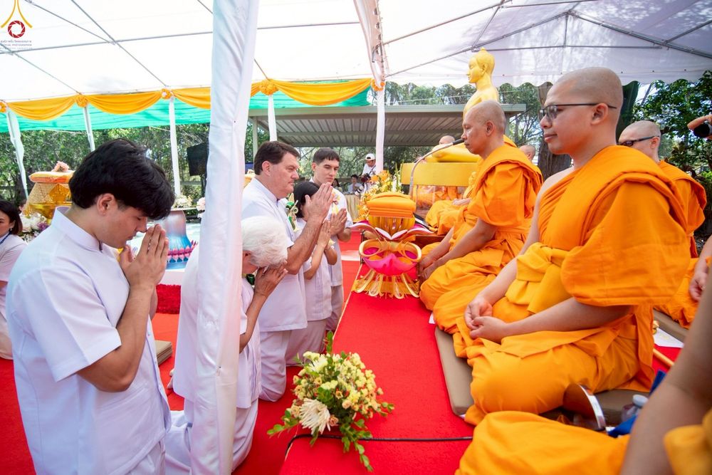 ภาพ No.260579:วันอาทิตย์ที่ 19 ตุลาคม พ.ศ. 2568 พิธีทอดกฐินสามัคคี ณ วัดพระธรรมกายซิดนีย์ ประเทศออสเตรเลีย  เพื่อสร้างอาคารปฏิบัติธรรม “คุณยายอาจารย์มหารัตนอุบาสิกาจันทร์ ขนนกยูง”