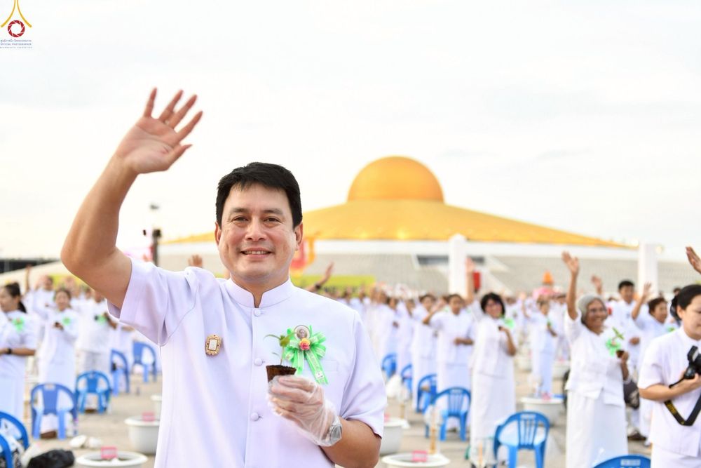 ภาพ No.252881:วันที่ 10 ตุลาคม พ.ศ. 2568 พิธีปลูกต้นทรัพย์บานชื่น ณ ลานธรรม วัดพระธรรมกาย