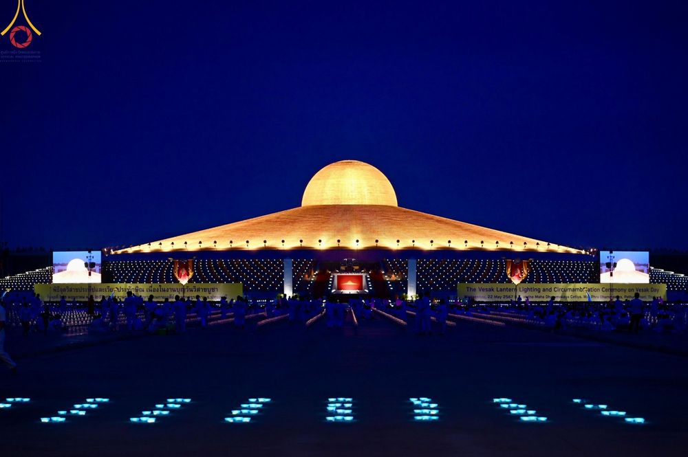 ภาพ No.279213:พิธีจุดวิสาขประทีป พิธีเวียนประทักษิณ ในวันวิสาขบูชา พุธที่ 22 พฤษภาคม พ.ศ. 2567 ( วันพระขึ้น 15 ค่ำ เดือน 6 ) ณ ลานธรรม พระมหาธรรมกายเจดีย์ วัดพระธรรมกาย จ.ปทุมธานี