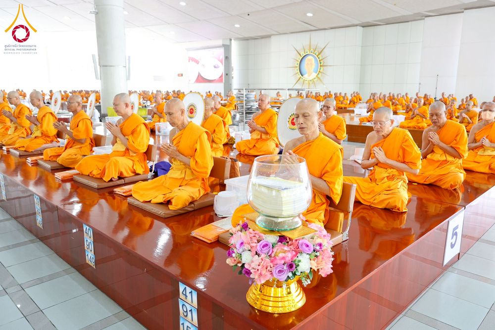 ภาพ No.271089:วันพุธที่ 20 พฤศจิกายน พ.ศ.2568 (วันพระ แรม 15 ค่ำ เดือน 12) พิธีบุพเปตพลี ครั้งที่ 173 ร่วมอุทิศบุญแด่หมู่ญาติที่ล่วงลับไปแล้ว และสืบทอดอายุพระพุทธศาสนา ณ หอฉันคุณยายอาจารย์ฯ วัดพระธรรมกาย