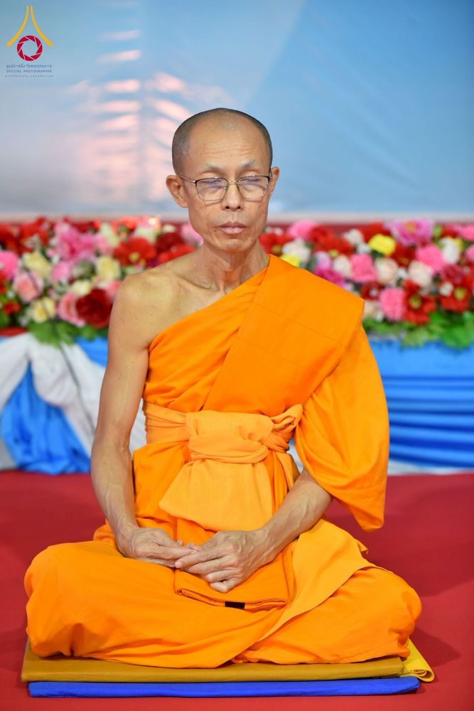 ภาพ No.238075:วันอังคารที่ 12 สิงหาคม พ.ศ. 2568 กิจกรรมวันแม่แห่งชาติ พิธีเปิดห้องปฎิบัติธรรม "กลางใส ใจสว่าง" (World Inner Peace Meditation Room) พิธีลูกกราบคุณแม่-คุณพ่อ พิธีทอดผ้าป่ากองทุนเลี้ยงพระ&กฐิน 30,000 วัด(บูชาธรรมหลวงพ่อ) พิธีไถ่โคท้อง 2 ตัว  ณ วิหารคด 2 ว