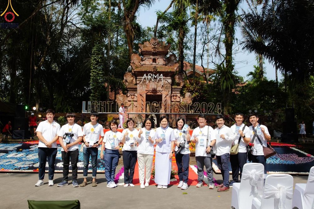 ภาพ No.156360:วัดพุทธบาหลีและวัดพระธรรมกาย จัดปฏิบัติธรรมนานาชาติ 1,151 คนจาก 78 ประเทศ ใน "วันสันติภาพสากล" ณ บาหลี อินโดนีเซีย วันเสาร์ที่ 21 กันยายน พ.ศ. 2567 เวลา 16.00-21.00 น. ณ พิพิธภัณฑ์ ARMA เมืองอูบุด จังหวัดบาหลี ประเทศอินโดนีเซีย