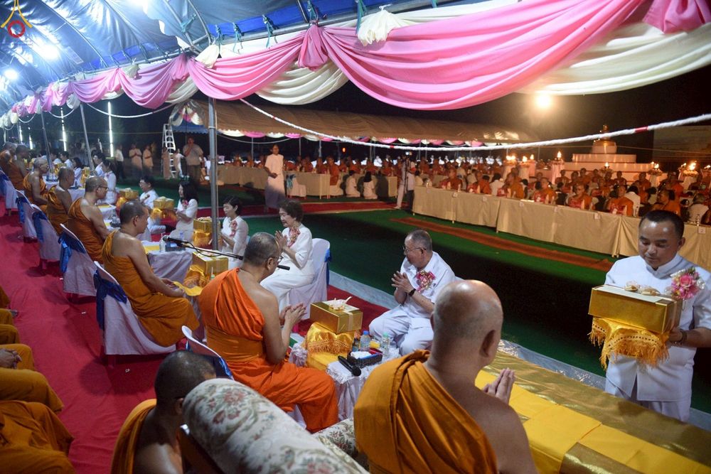 ภาพ No.261551:วันที่ 17-18 ตุลาคม พ.ศ. 2568 พิธีเจริญพระพุทธมนต์คณะสงฆ์ 108 กลั่นแผ่นดินองค์พระเจดีย์สระบุรี สมโภชองค์กฐิน และพิธีทอดกฐิน ณ ศูนย์ปฏิบัติธรรมสระบุรี ในโครงการกฐินสามัคคีทั่วไทย 30,000 วัด บูชาธรรม 81 ปี หลวงพ่อธัมมชโย โดยคณะศิษยานุศิษย์วัดพระธรรมกาย