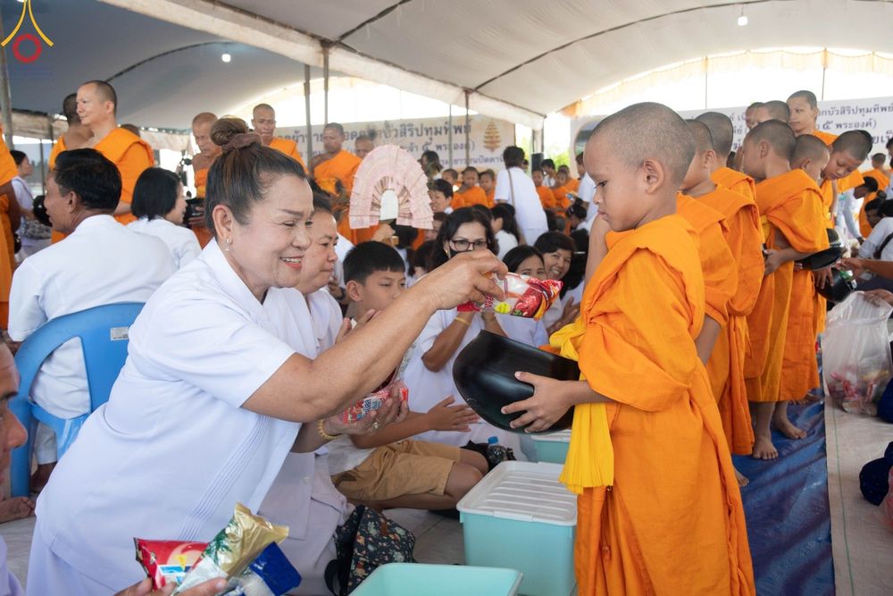 ภาพ No.91377:พิธีทอดผ้าป่ายกยอดดอกบัวสิริปทุมทิพย์  ประดิษฐาน ณ ปทุมเจดีย์  (เจดีย์พระพุทธเจ้า ๕ พระองค์) ณ ศูนย์อบรมเยาวชนจังหวัดปัตตานี 22 ตุลาคม พ.ศ.2566