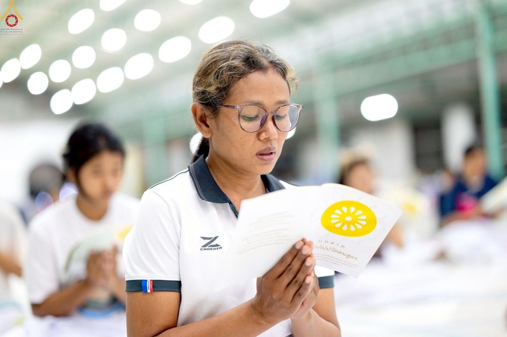 ภาพ No.235376:วันที่ 30-31 กรกฎาคม พ.ศ. 2568 วัดพระธรรมกาย มูลนิธิธรรมกาย ร่วมกับศูนย์ส่งเสริมศีลธรรมจังหวัดสุรินทร์ เปิดศูนย์พักพิงชั่วคราวเพื่อช่วยเหลือประชาชน ผู้อพยพจากเหตุปะทะกันตามแนวชายแดน ไทย-กัมพูชา ตั้งแต่วันที่ 24 กรกฎาคม พ.ศ.2568 เป็นต้นไป