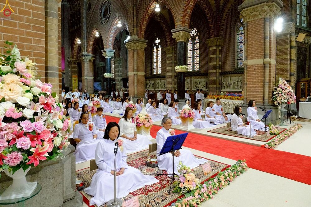 ภาพ No.271368:วันอาทิตย์ที่ 26 ตุลาคม พ.ศ. 2568 พิธีทอดกฐินสามัคคีวัดพระธรรมกายเนเธอร์แลนด์ กฐินเพื่อปฏิสังขรณ์ผนังรอบโบสถ์ อายุกว่า 135 ปี