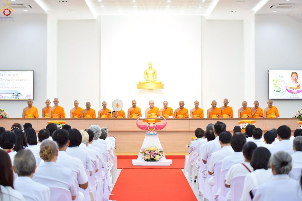 ภาพ No.230054:วันพฤหัสบดีที่ 26 มิถุนายน พ.ศ. 2568 พิธีทอดผ้าป่าฉลองอาคารชุดศูนย์ปฏิบัติธรรมน้ำใสใจสว่าง น้อมบูชาธรรมอายุวัฒนะมงคล 81 ปี หลวงพ่อธัมมชโย ณ ศูนย์ปฏิบัติธรรมน้ำใสใจสว่าง เขตบางกอกน้อย กรุงเทพมหานคร