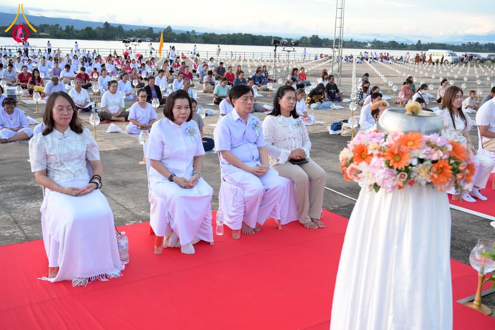 ภาพ No.250427:วันอังคารที่ 7 ตุลาคม พ.ศ. 2568 พิธีจุดประทีปบูชาพระรัตนตรัย ณ ลานธรรมปทุมรัตน์ธรรมเจดีย์ พุทธอุทยานนานาชาติ อ.โพนพิสัย จ.หนองคาย