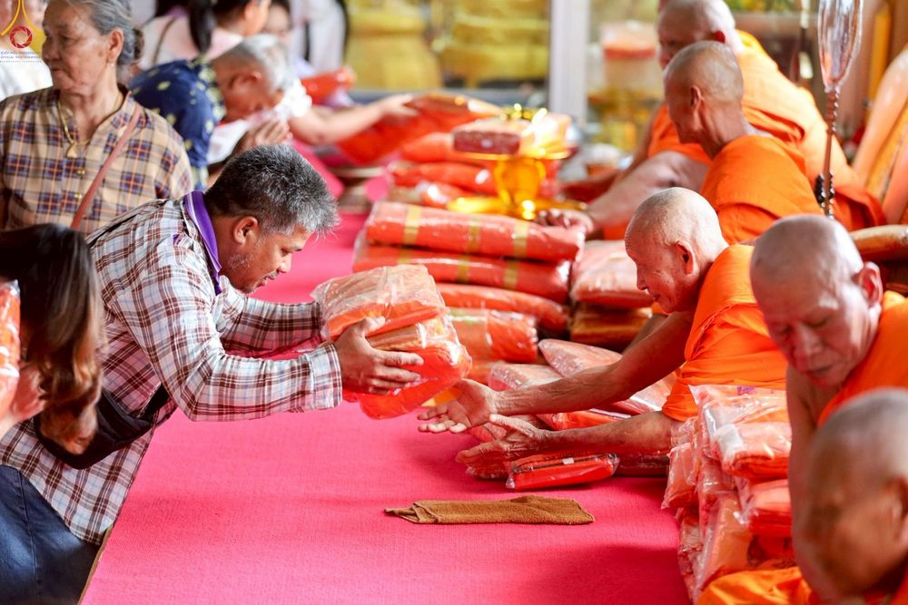 ภาพ No.250913:วันพุธที่ 8 ตุลาคม พ.ศ. 2568 พิธีทอดกฐินสามัคคีทั่วไทย 30,000 วัด โดยคณะศิษยานุศิษย์ บูชาธรรม 81 ปี หลวงพ่อธัมมชโย ณ วัดทองธรรมเนียบศรัทธาราม อ.พรหมพิราม จ.พิษณุโลก