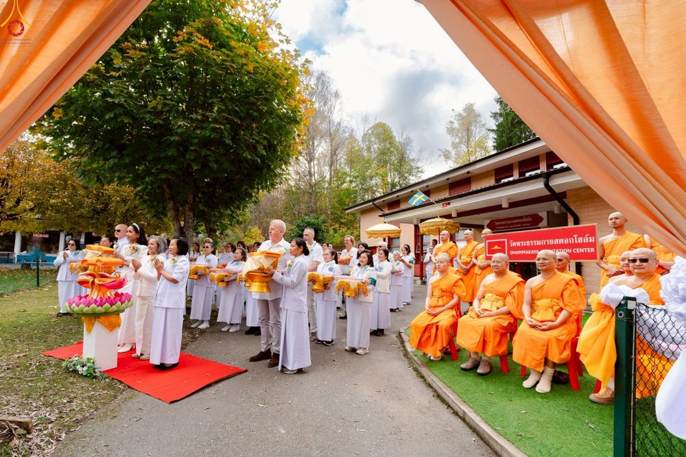 ภาพ No.260655:วันอาทิตย์ที่ 19 ตุลาคม พ.ศ. 2568 พิธีทอดกฐิน วัดพระธรรมกายสตอกโฮล์ม ประเทศสวีเดน 