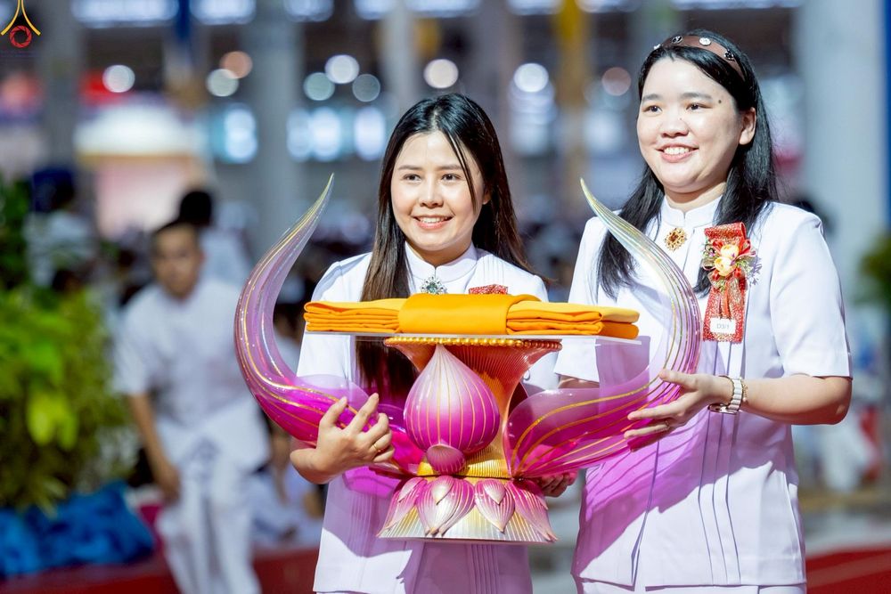 ภาพ No.243905:วันอาทิตย์ที่ 7 กันยายน พ.ศ. 2568 พิธีทอดผ้าป่าสมทบกฐินวัดพระธรรมกาย และสมทบกฐิน 30,000 วัดทั่วไทย ครั้งที่ 2 ณ ห้องแก้วสารพัดนึก 1 วัดพระธรรมกาย