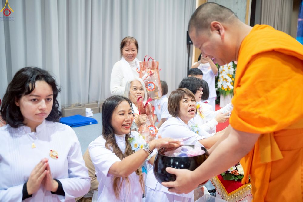 ภาพ No.256019:วันที่ 12 ตุลาคม พ.ศ. 2568 พิธีทอดกฐินวัดพระธรรมกายสวิตเซอร์แลนด์  ณ หอประชุมโรงเรียน Obergoldbach เมือง Bern ประเทศสวิตเซอร์แลนด์