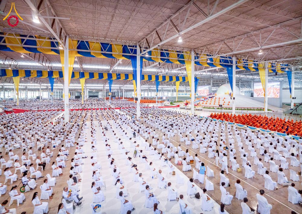 ภาพ No.258106:วันอาทิตย์ที่ 5 ตุลาคม พ.ศ. 2568 พิธีบูชาข้าวพระ ณ สภาธรรมกายสากล วัดพระธรรมกาย