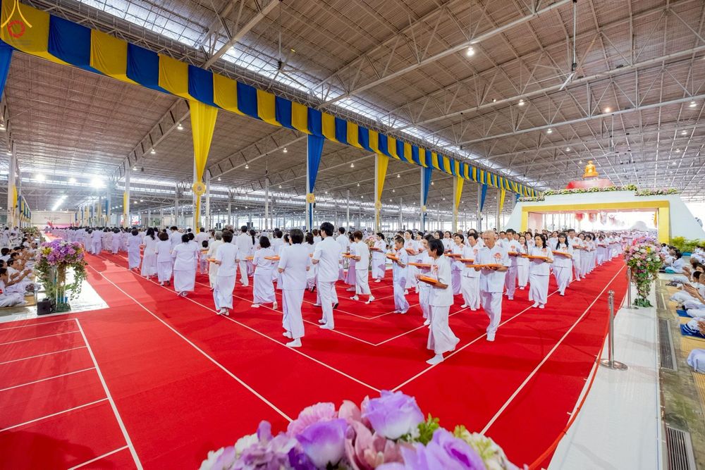 ภาพ No.277460:วันอาทิตย์ต้นเดือนที่ 7 ธันวาคม พ.ศ.2568 พิธีทอดผ้าป่าต้นสมบัติจักรพรรดิ ณ สภาธรรมกายสากล วัดพระธรรมกาย