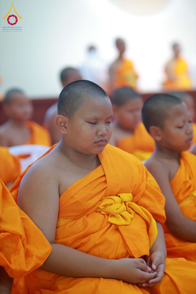 ภาพ No.321839:วันที่ 12 เมษายน พ.ศ.2569 ตักบาตรสงกรานต์ฉลองสามเณรใหม่  ณ ศูนย์ปฏิบัติธรรมระยอง(บ้านช่องลม)