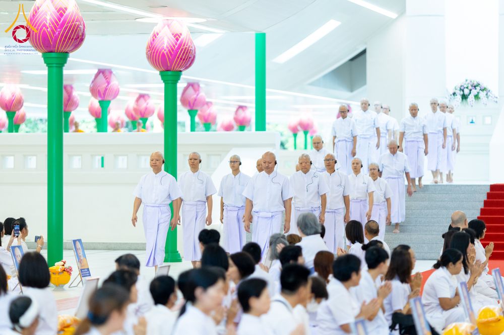 ภาพ No.286528:วันเสาร์ที่ 12 กรกฏาคม พ.ศ.2568 พิธีบรรพชาอุปสมบท  โครงการบรรพชาอุปสมบทหมู่ ธรรมทายาทนานาชาติ(ภาคภาษาจีน), โครงการบรรพชาสามเณร โรงเรียนนานาชาติ รุ่นที 14