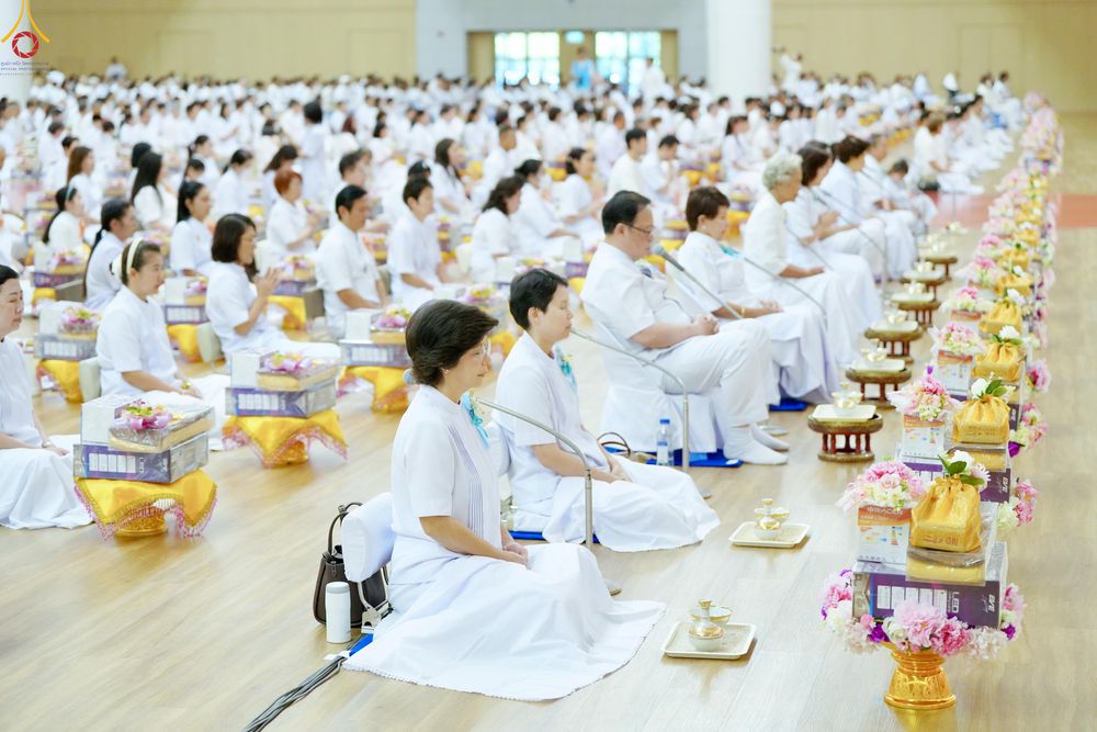 ภาพ No.341819:วันพุธที่ 29 กรกฎาคม พ.ศ. 2569 พิธีถวายผ้าอาบน้ำฝน เทียนพรรษาและประทีปโคมไฟ ณ ห้องแก้วสารพัดนึก 2 สภาธรรมกายสากล วัดพระธรรมกาย