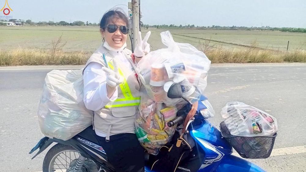 ภาพ No.306599:ภาพเบื้องหลังอาสาสมัครรวมใจ ชุดที่ 5 ในโครงการธรรมยาตรา กตัญญูบูชา มหาปูชนียาจารย์ พระมงคลเทพมุนี(สด จนฺทสโร) พระผู้ปราบมาร อนุสรณ์สถาน 7 แห่ง ปีที่ 14