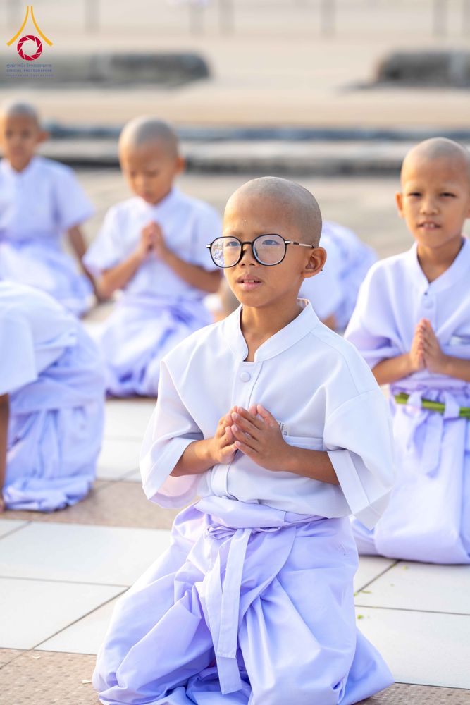 ภาพ No.319608:วันเสาร์ที่ 4 เมษายน พ.ศ.2569 พิธีขอขมา มอบผ้าไตร และถวายบาตรแด่นาคธรรมทายาท ในโครงการบรรพชาสามเณรฟื้นฟูพระพุทธศาสนาทั่วไทย โครงการหน่อแก้วเปรียญธรรม รุ่นที่ 14 โครงการสามเณรยุวธรรมทายาท รุ่นที่ 34 โครงการสามเณรมัชฌิมธรรมทายาท รุ่นที่ 30 ณ สภาธรรมกายสากล