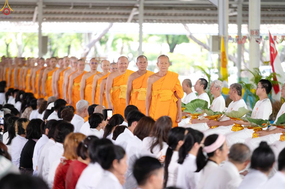 ภาพ No.338317:วันอาทิตย์ที่ 5 กรกฎาคม พศ.2569 พิธีตัดปอยผมธรรมทายาทนานาชาติ IDOP รุ่นที่ 21 จากประเทศจีน มาเลเซีย สิงคโปร์ และไต้หวัน ณ โถงช้าง วัดพระธรรมกาย