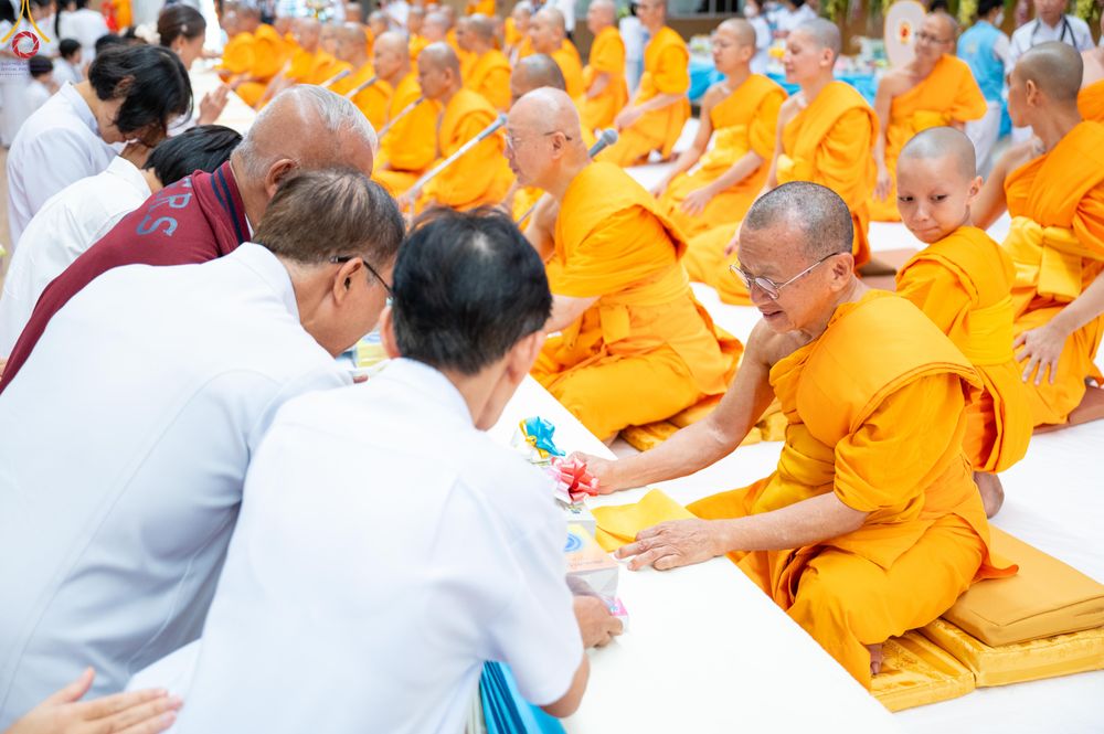 ภาพ No.329088:วันอาทิตย์ที่ 17 พฤษภาคม พ.ศ.2569 พิธีร่วมบุญการศึกษาพระภิกษุสามเณร (หนังสือบาลี นักธรรม ทางก้าวหน้า World-Pec) ณ ห้องแก้วสารพัดนึก 2 วัดพระธรรมกาย
