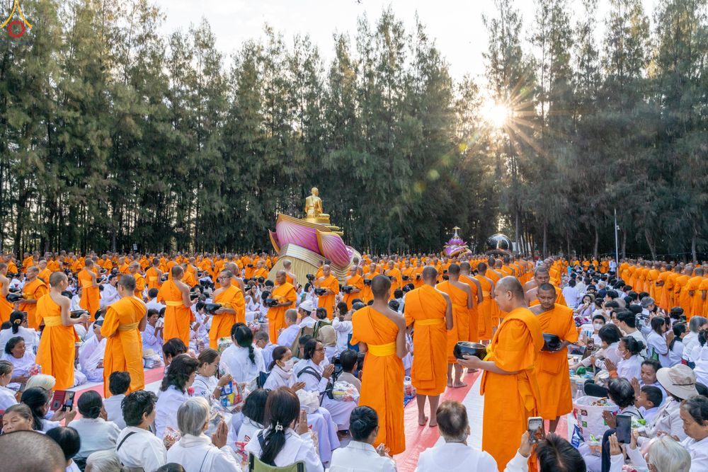ภาพ No.289361:วันที่ 7 มกราคม พ.ศ. 2569 พิธีตักบาตรพระธรรมยาตรา ณ อนุสรณ์สถานลำดับที่ 1 สถานที่เกิดด้วยรูปกายเนื้อ อนุสรณ์สถานมหาวิหารพระมงคลเทพมุนี (โลตัสแลนด์) อ.สองพี่น้อง จ.สุพรรณบุรี ในโครงการธรรมยาตรา กตัญญูบูชา มหาปูชนียาจารย์ พระมงคลเทพมุนี(สด จนฺทสโร) พระผู้ป