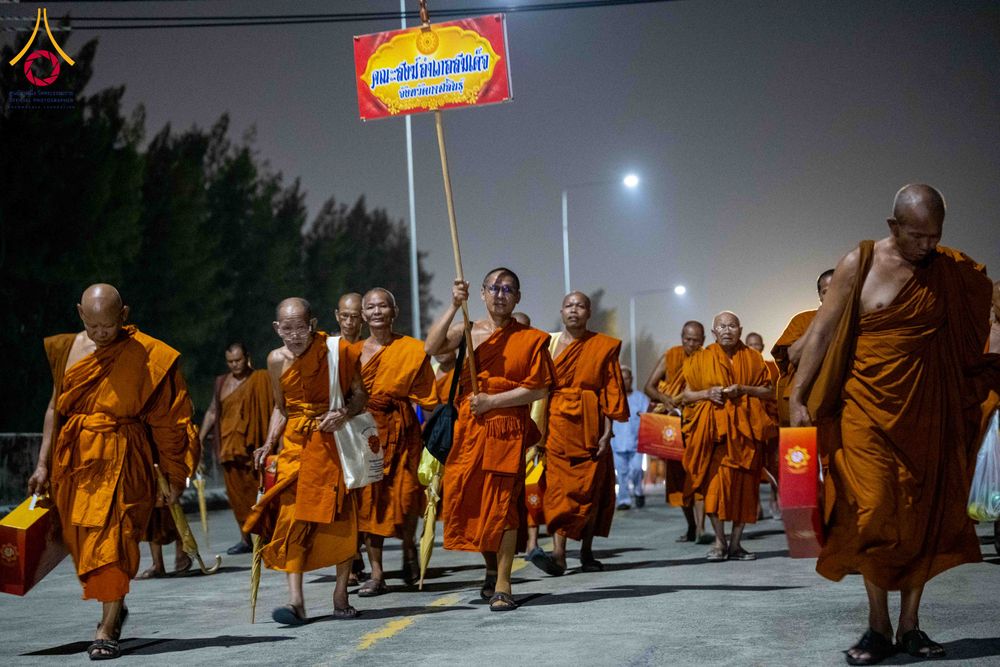 ภาพ No.324554:วันที่ 22 เมษายน พ.ศ.2569 (วันคุ้มครองโลก) บรรยากาศพระสังฆาธิการและสาธุชน การเดินทางกลับ งานถวายมหาสังฆทาน 40,000 กว่าวัดทั่วประเทศ วัดพระธรรมกาย