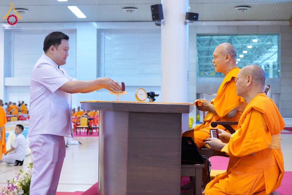 ภาพ No.338028:วันอาทิตย์ต้นเดือน 5 กรกฎาคม พ.ศ.2569 สัมมนาพิเศษ พิธีมอบพระของขวัญ ณ ห้องแก้วสารพัด1 วัดพระธรรมกาย