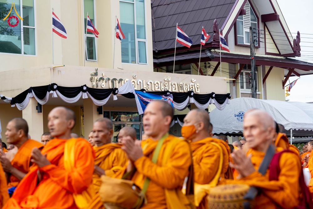 ภาพ No.310330:วันอาทิตย์ที่ 15 กุมภาพันธ์ พ.ศ. 2569 ตักบาตรพระ 1,000 รูป เมืองตรัง ปีที่ 2 ณ ลานพระบรมราชานุสาวรีย์ รัชกาลที่ 5 (หน้าศาลจังหวัดตรัง)อ.เมือง จ.ตรัง