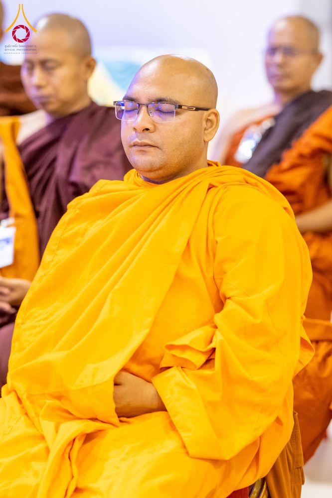 ภาพ No.325639:วันที่ 26 เมษายน พ.ศ.2569 กิจกรรมงานบุญวันอาทิตย์ สาธุชนปฏิบัติธรรมร่วมกัน ณ ห้องแก้วสารพัด 1 วัดพระธรรมกาย ปทุมธานี