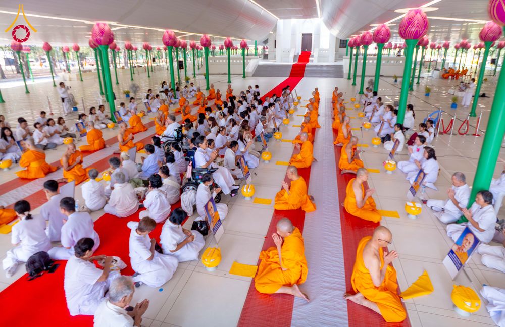 ภาพ No.298220:วันเสาร์ที่ 17 มกราคม พ.ศ. 2569 พิธีบรรพชาอุปสมบท โครงการอุปสมบทหมู่ บูชาธรรมครบ 117 ปี คุณยายอาจารย์มหารัตนอุบาสิกาจันทร์ ขนนกยูง  ณ อุโบสถพระไตรปิฎก วัดพระธรรมกาย