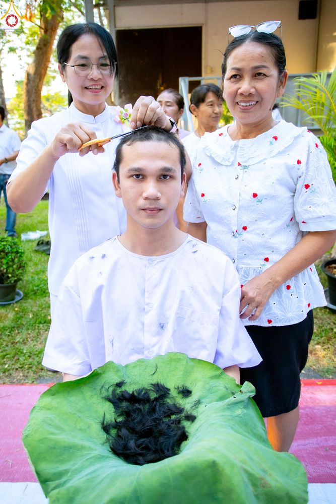 ภาพ No.319727:วันอาทิตย์ที่ 5 เมษายน พ.ศ.2569 พิธีตัดปอยผม และปลงผมนาคธรรมทายาท โครงการบรรพชาและอุปสมบทหมู่ รุ่นบูชาธรรม 82 ปี หลวงพ่อธัมมชโย
