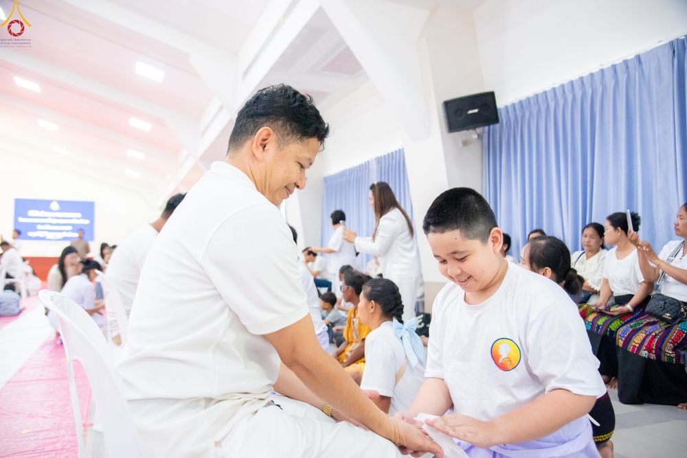 ภาพ No.320081:วันเสาร์ที่ 4 เมษายน 2569 พิธีตัดปอยผม ขอขมาผู้ปกครอง  มอบบาตร-ผ้าไตร และพิธีบรรพชาสามเณร 87 รูป  ณ ศูนย์ปฏิบัติธรรมระยอง(บ้านช่องลม)  ต.บางบุตร อ.บ้านค่าย จ.ระยอง