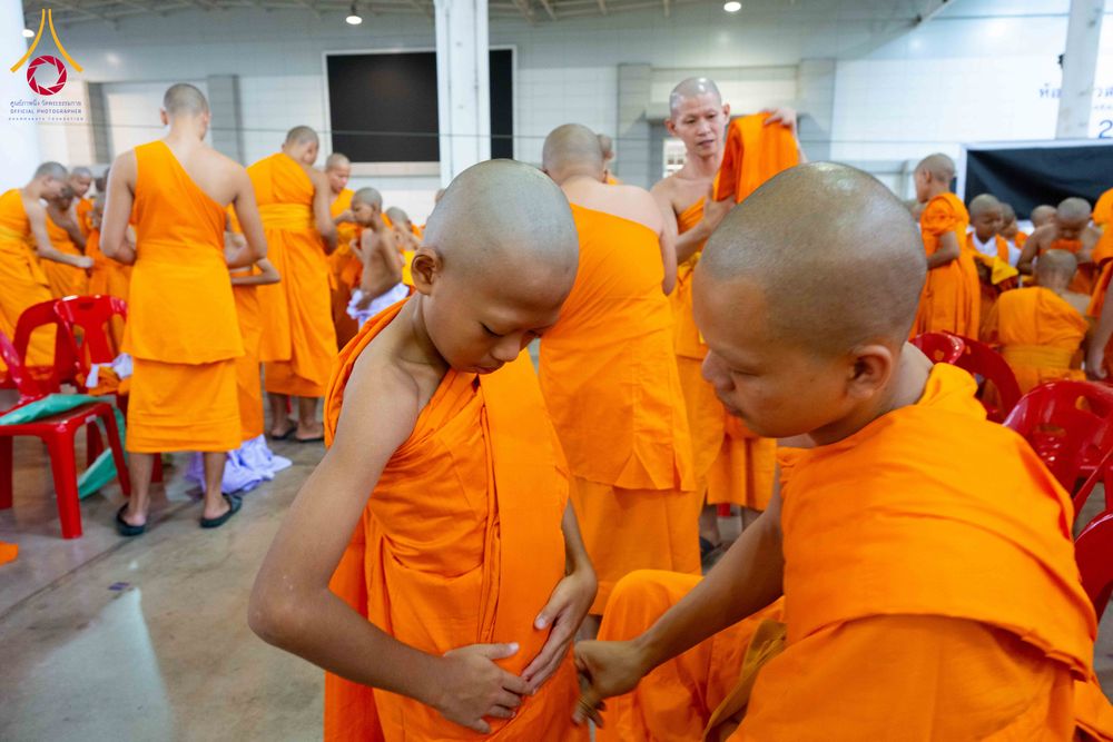 ภาพ No.319551:วันเสาร์ที่ 4 เมษายน พ.ศ.2569 พิธีขอขมา มอบผ้าไตร และถวายบาตรแด่นาคธรรมทายาท ในโครงการบรรพชาสามเณรฟื้นฟูพระพุทธศาสนาทั่วไทย โครงการหน่อแก้วเปรียญธรรม รุ่นที่ 14 โครงการสามเณรยุวธรรมทายาท รุ่นที่ 34 โครงการสามเณรมัชฌิมธรรมทายาท รุ่นที่ 30 ณ สภาธรรมกายสากล