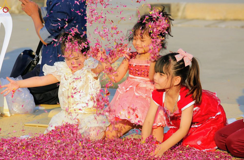 ภาพ No.304096:วันที่ 25 มกราคม พ.ศ. 2569 พิธีต้อนรับพระธรรมยาตรา  รร.สามัคคีราษฏร์บำรุง-วัดพระธรรมกาย ในโครงการธรรมยาตรา กตัญญูบูชา มหาปูชนียาจารย์ พระมงคลเทพมุนี(สด จนฺทสโร) พระผู้ปราบมาร อนุสรณ์สถาน 7 แห่ง ปีที่ 14