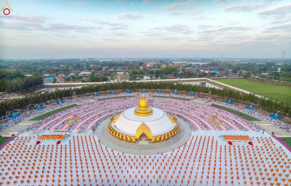 ภาพ No.302479:วันที่ 24 มกราคม พ.ศ. 2569 พิธีตักบาตรพระธรรมยาตรา ณ อนุสรณ์สถานลำดับที่ 5 สถานที่เผยแผ่วิชชาธรรมกายครั้งแรก อนุสรณ์สถานบางปลา วัดบางปลา อำเภอบางเลน จังหวัดนครปฐม ในโครงการธรรมยาตรา กตัญญูบูชา มหาปูชนียาจารย์ พระมงคลเทพมุนี(สด จนฺทสโร) พระผู้ปราบมาร อนุส