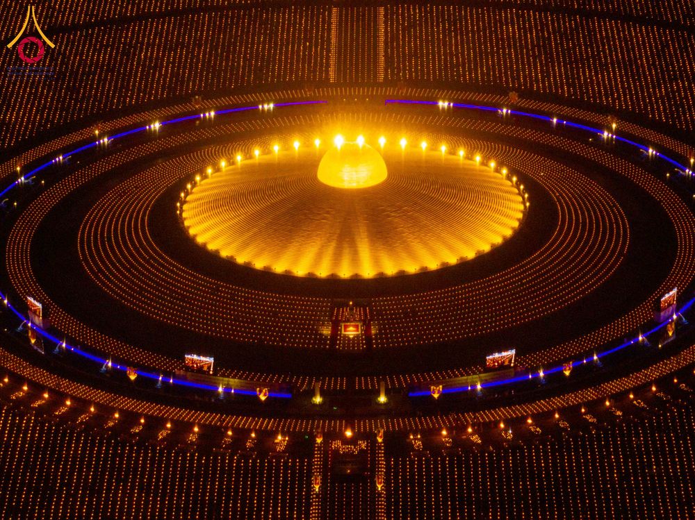 ภาพ No.312445:วันอังคารที่ 3 มีนาคม พ.ศ.2569 พิธีเวียนประทักษิณและจุดมาฆประทีป (ภาพชุดที่ 2) ณ ลานธรรมพระมหาธรรมกายเจดีย์ วัดพระธรรมกาย