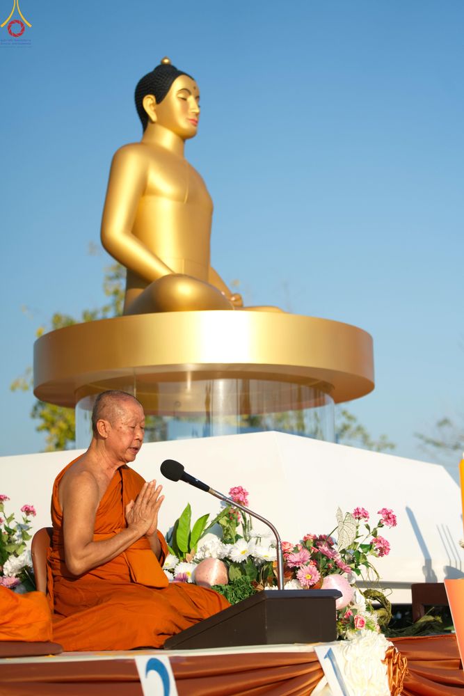 ภาพ No.282651:วันเสาร์ที่ 20 ธันวาคม พ.ศ.2568 พิธีตักบาตรพระ 10,000 รูป (ชุด 2) เนื่องในโอกาส 194 ปี จังหวัดกาญจนบุรี และอุทิศส่วนกุศลให้แด่บรรพชนทั้งหลาย บริเวณถนนสองแคว (Skywalk) เมืองกาญจนบุรี